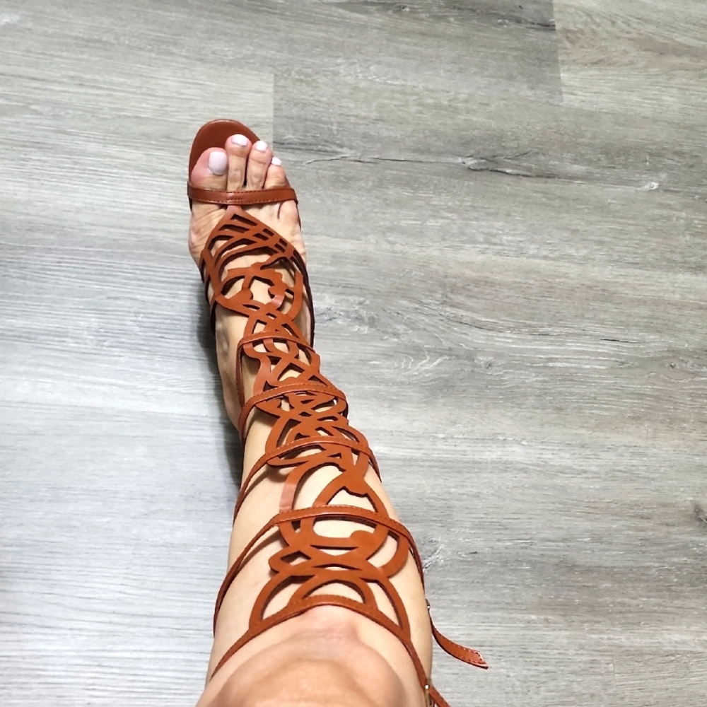 Breckelle's Elegant Brown Gladiator Sandals